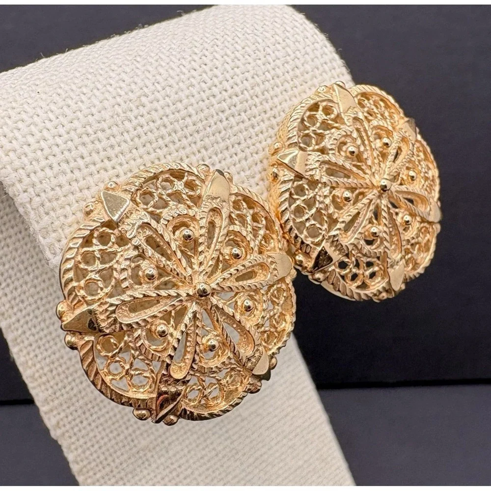 Vintage Turkey Sunburst Filigree Gold Tone Pierced Post Earrings‎ Ornate Classic